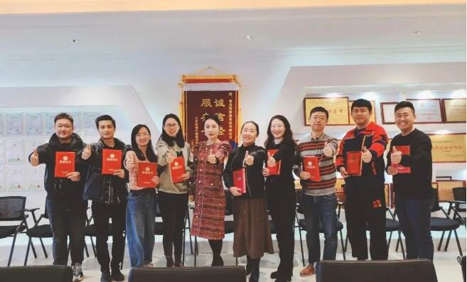 愛(ài)有溫度，心有未來(lái)--東達(dá)建材2022榮譽(yù)表彰圓滿成功